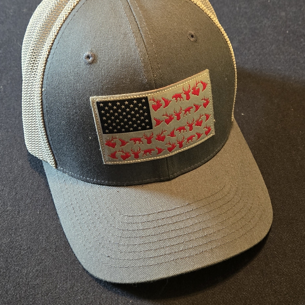 Columbia Gray and Tan Hat with Flag Design